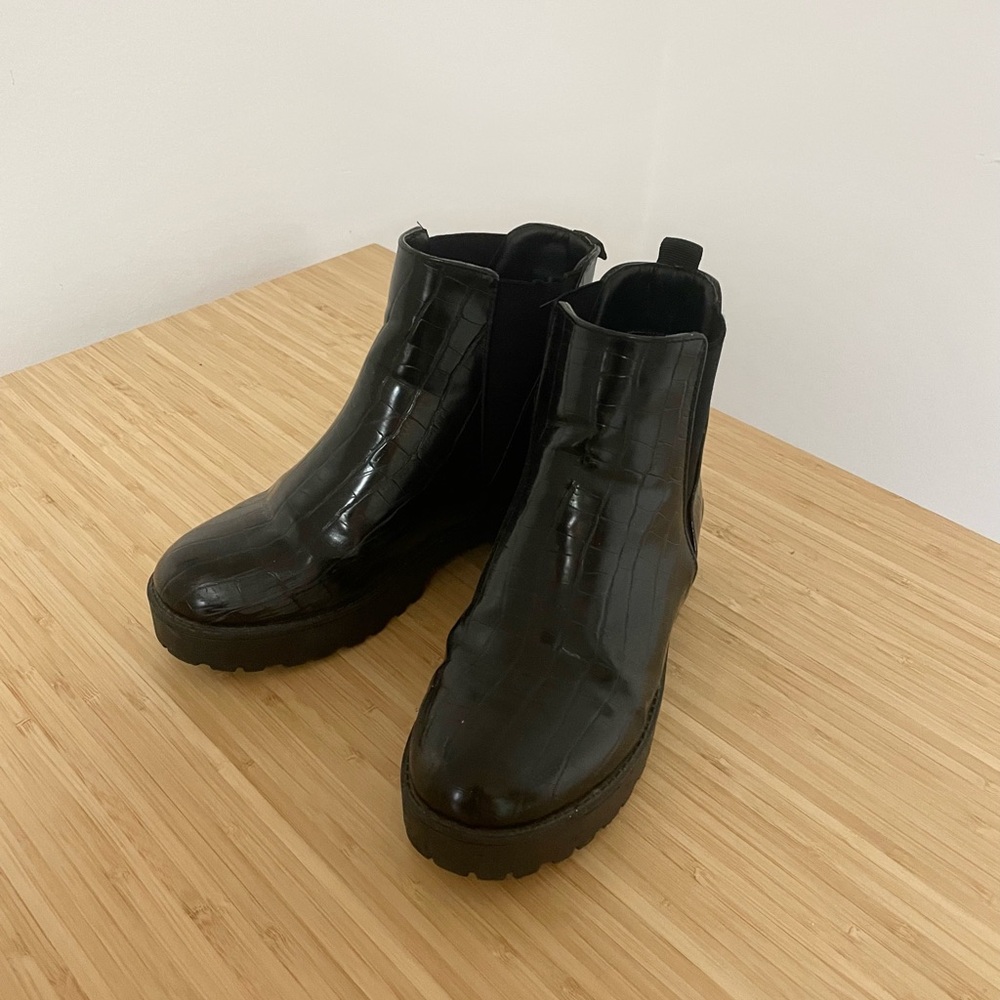 Cute Black Boots Size 6.5